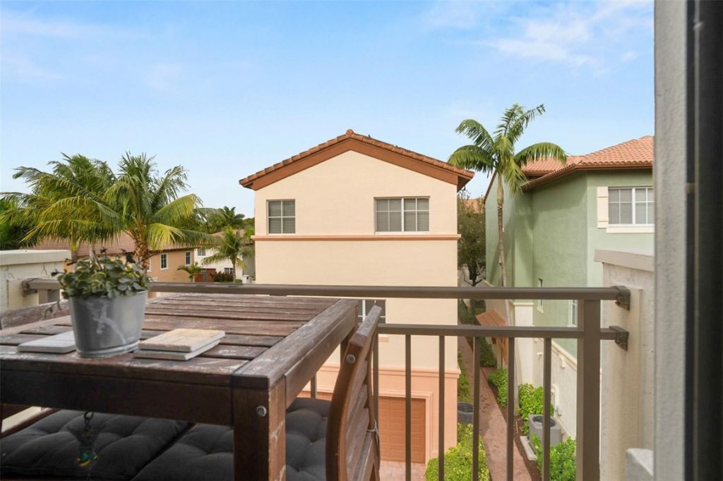 72 NW Chaucer Ln, Boca Raton, FL 33432 Photo