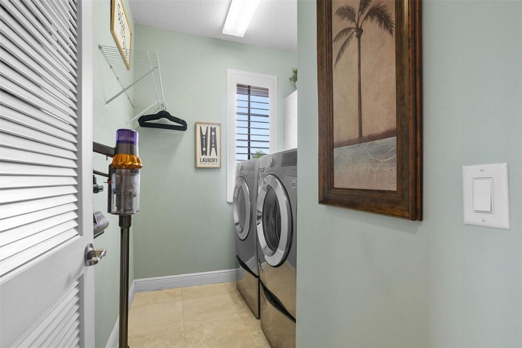 72 NW Chaucer Ln, Boca Raton, FL 33432 Photo