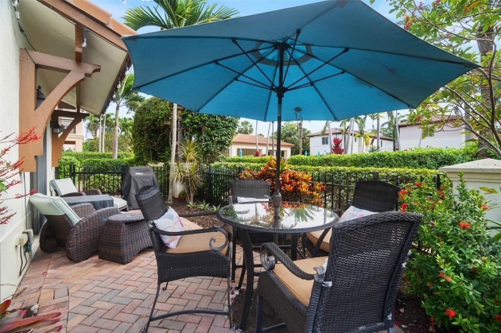 72 NW Chaucer Ln, Boca Raton, FL 33432 Photo