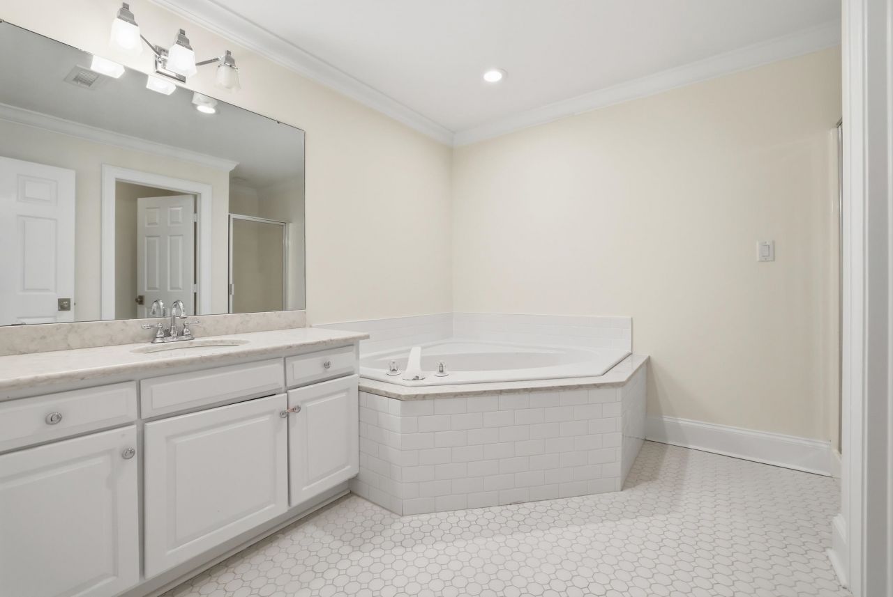 4504 Riverside Ln. Photo 29