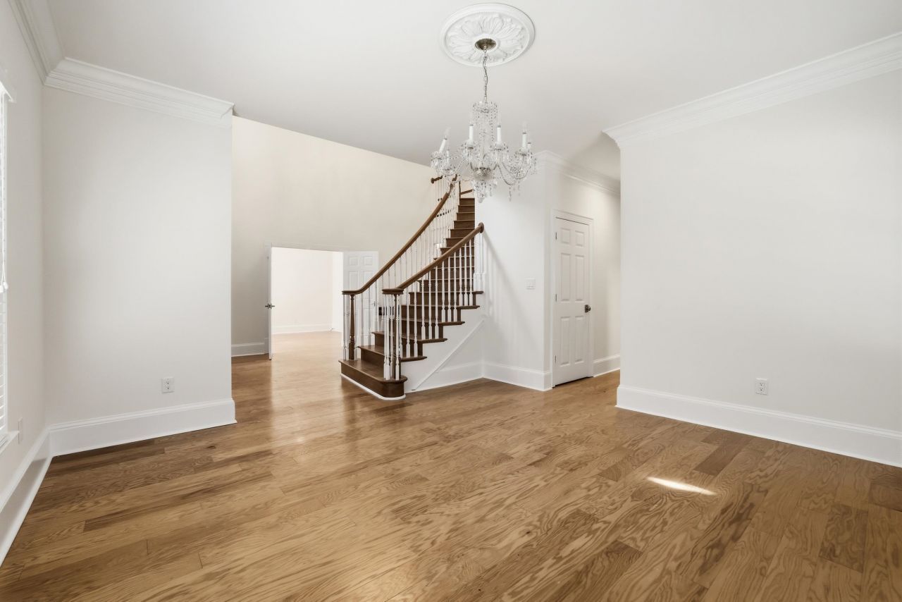 4504 Riverside Ln. Photo 9