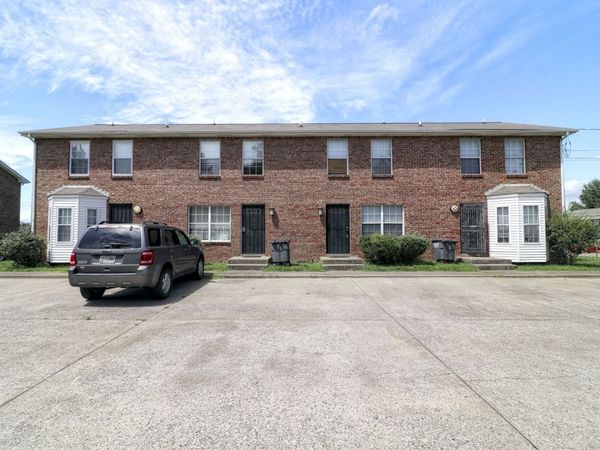 2000 Tynewood Dr, Clarksville, TN 37042