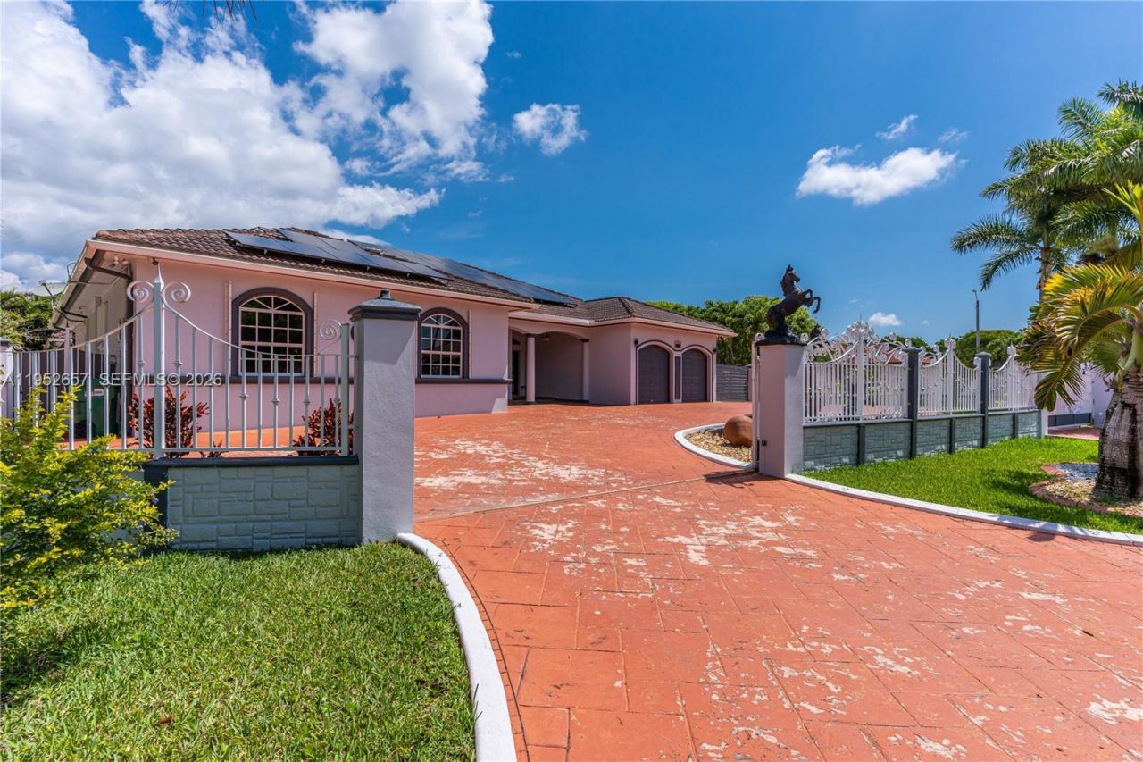 12969 SW 220th Ter , Miami, FL 33170 Photo