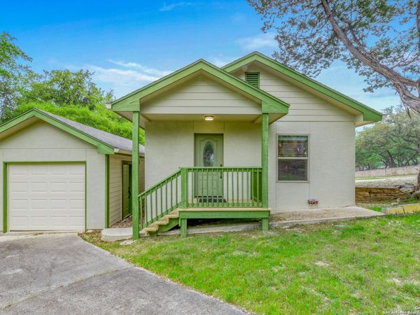 165 Lookout Drive, Lakehills, TX 78063