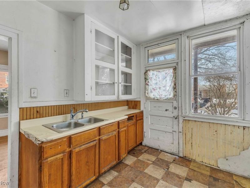 9407 Detroit Avenue, Unit 2, Cleveland, OH 44102 Photo 3