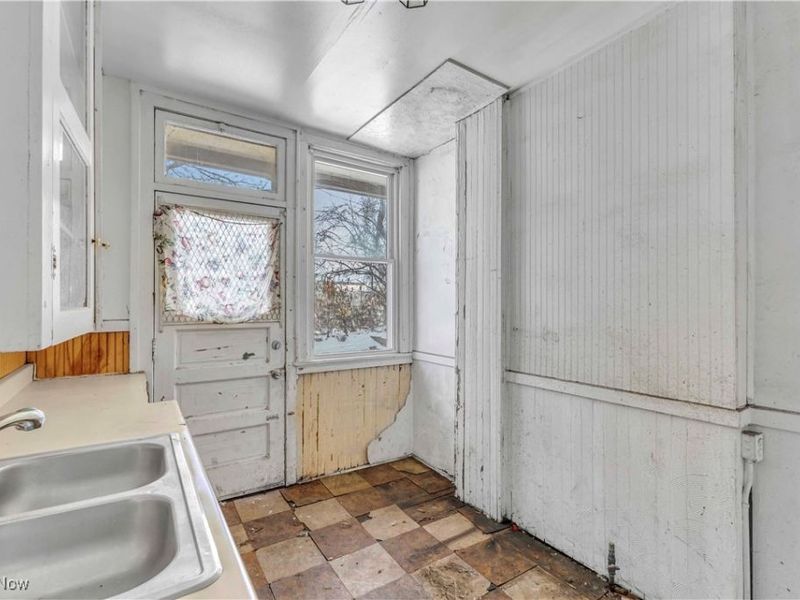 9407 Detroit Avenue, Unit 2, Cleveland, OH 44102 Photo 4