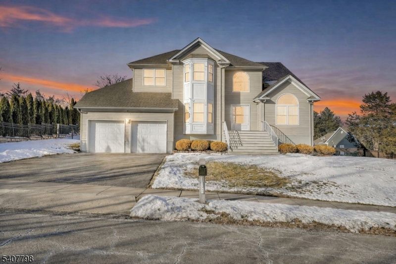 4 Bellows Ln, Montville, NJ 07082 Main Photo