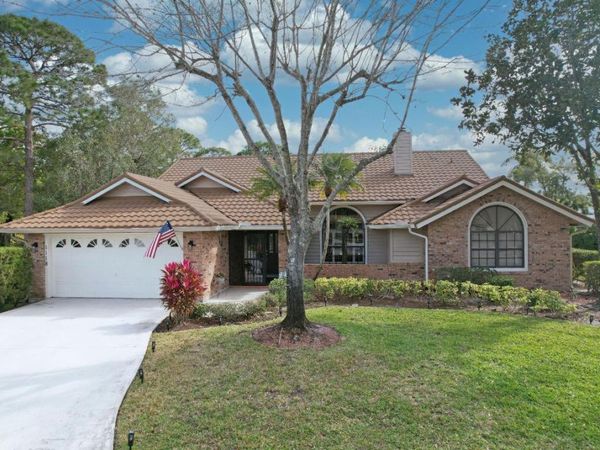 1118 SW Forest Hill Cove, Port Saint Lucie, FL 34986