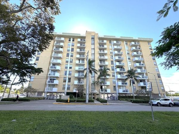 2000 NE 135th Street, Unit Ph, North Miami, FL 33181