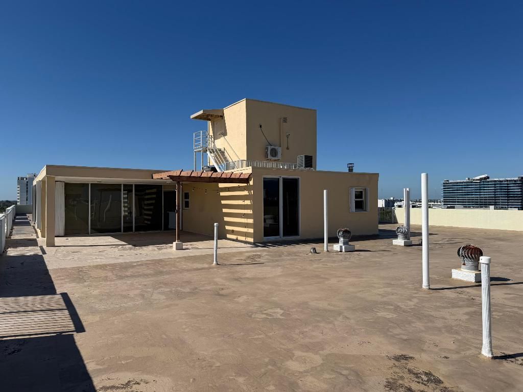 2000 NE 135th Street, Unit Ph, North Miami, FL 33181 Photo