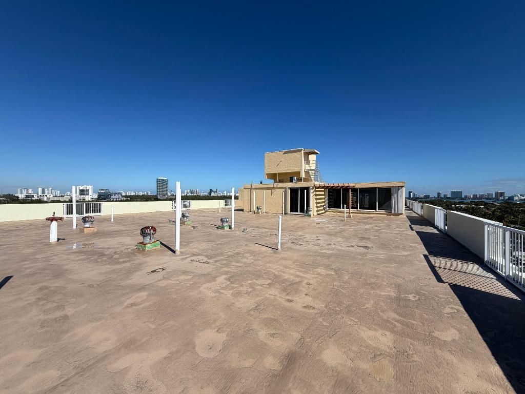 2000 NE 135th Street, Unit Ph, North Miami, FL 33181 Photo