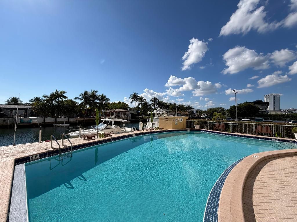 2000 NE 135th Street, Unit Ph, North Miami, FL 33181 Photo