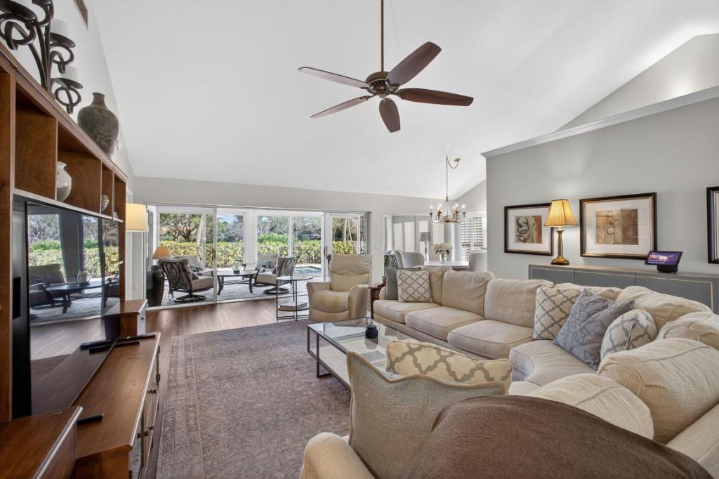 2386 Saratoga Bay Drive, West Palm Beach, FL 33409 Photo