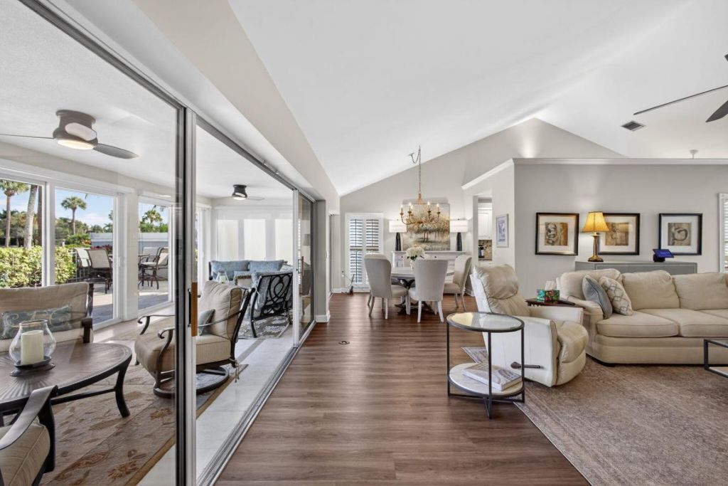 2386 Saratoga Bay Drive, West Palm Beach, FL 33409 Photo