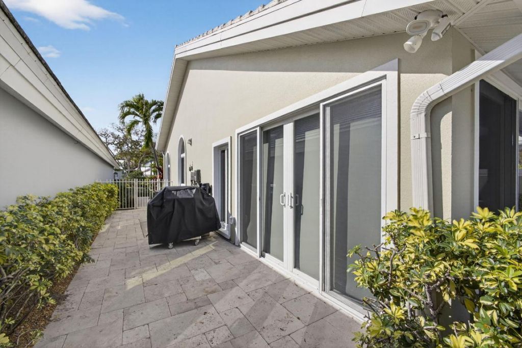 2386 Saratoga Bay Drive, West Palm Beach, FL 33409 Photo