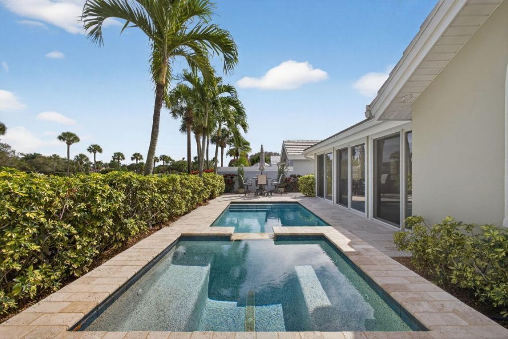 2386 Saratoga Bay Drive, West Palm Beach, FL 33409 Photo