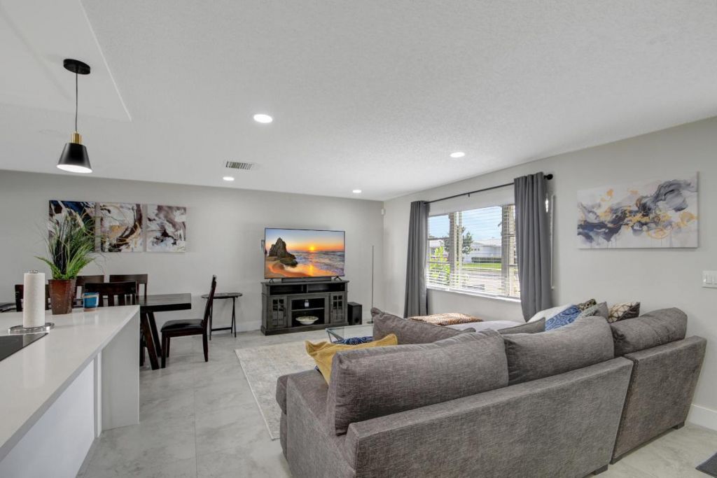 716 SW 18th Street, Boynton Beach, FL 33426 Photo