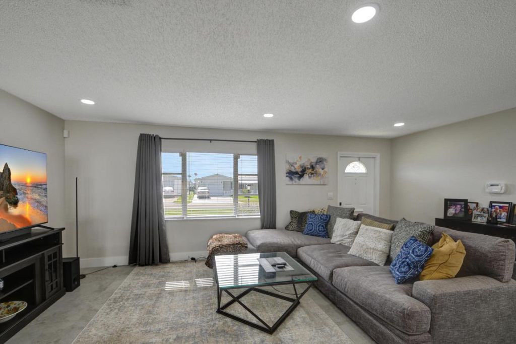 716 SW 18th Street, Boynton Beach, FL 33426 Photo