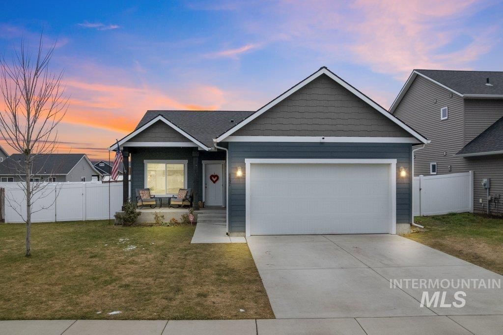 6697 W Irish Cir, Rathdrum, ID 83858 Main Photo