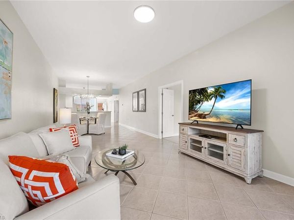 6830 Beach Resort DR, Unit 15, NAPLES, FL 34114