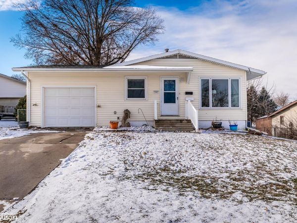 1207 Glenwood Terrace, Marshalltown, IA 50158