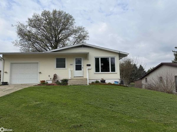 1207 Glenwood Terrace, Marshalltown, IA 50158