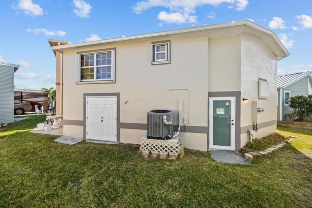 561 Nettles Boulevard, Jensen Beach, FL 34957 Photo