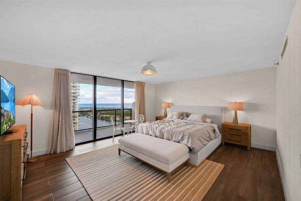 19667 Turnberry Way, Unit 20GR, Miami, FL 33180 Photo