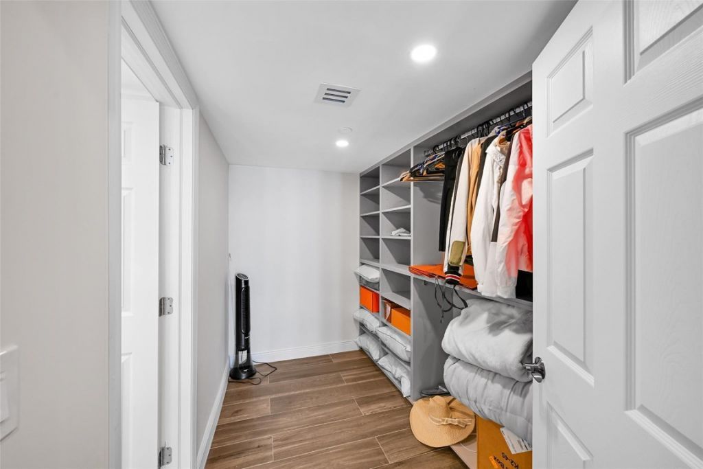 19667 Turnberry Way, Unit 20GR, Miami, FL 33180 Photo