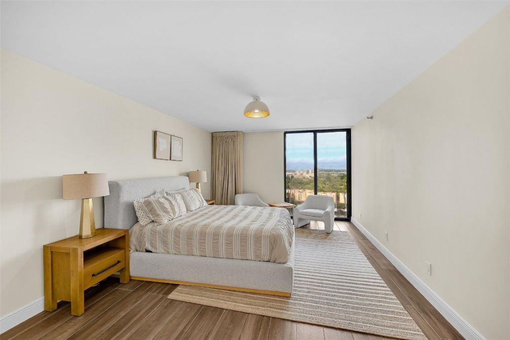 19667 Turnberry Way, Unit 20GR, Miami, FL 33180 Photo