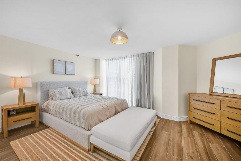 19667 Turnberry Way, Unit 20GR, Miami, FL 33180 Photo