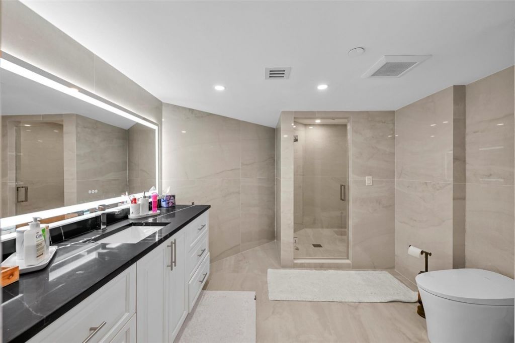 19667 Turnberry Way, Unit 20GR, Miami, FL 33180 Photo