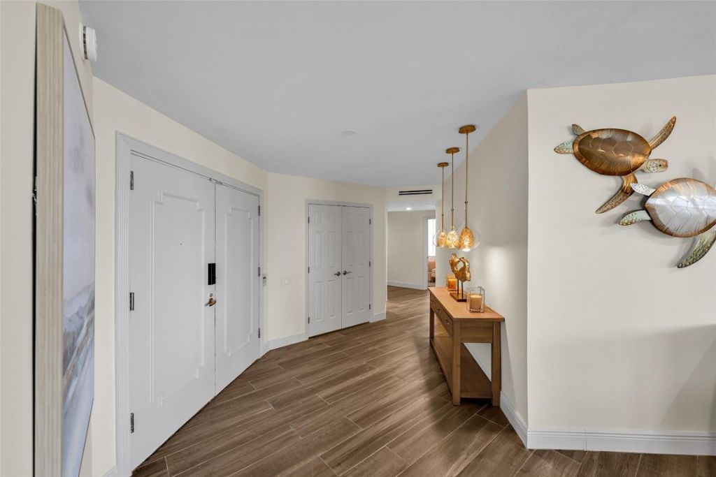 19667 Turnberry Way, Unit 20GR, Miami, FL 33180 Photo