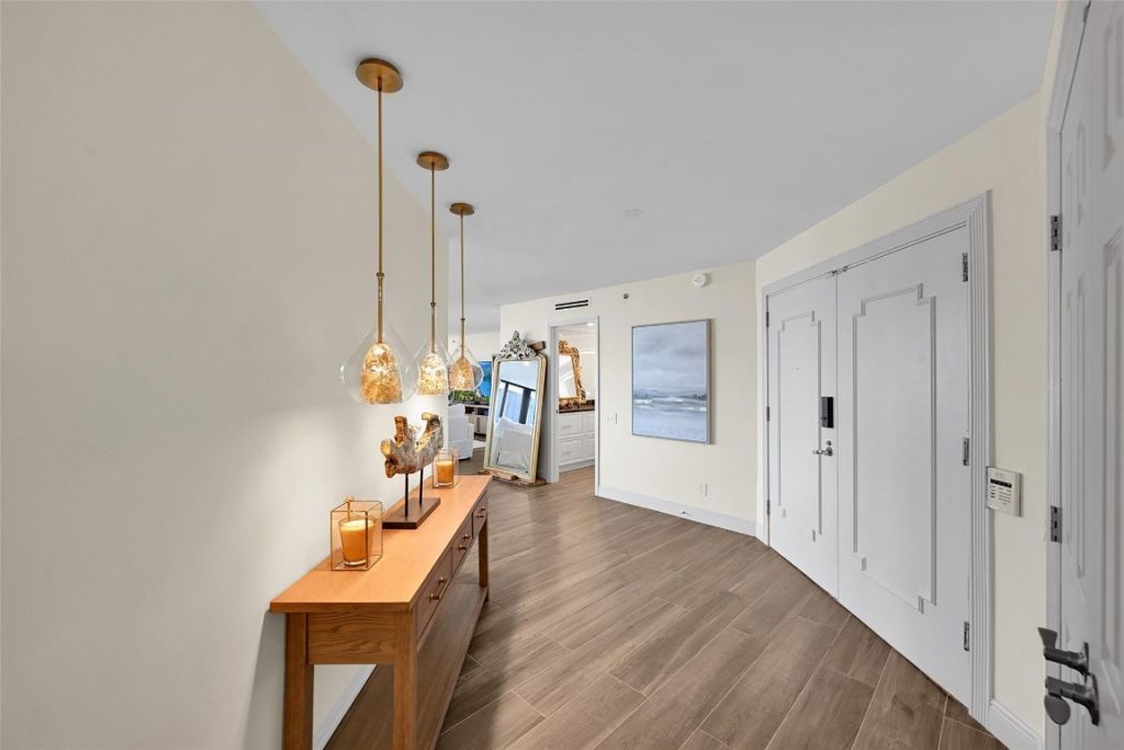 19667 Turnberry Way, Unit 20GR, Miami, FL 33180 Photo