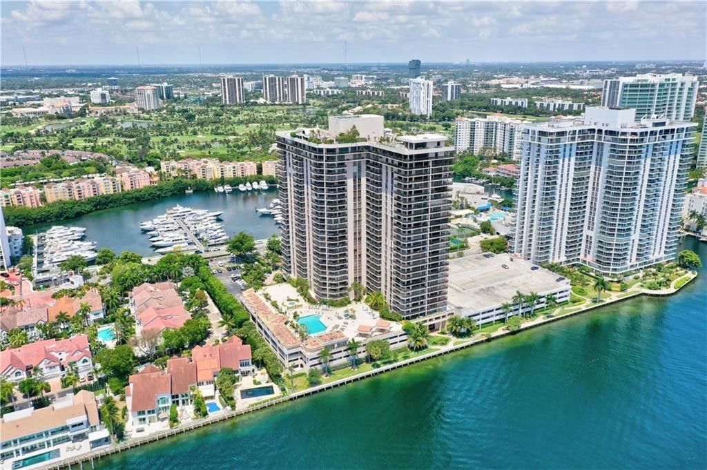 19667 Turnberry Way, Unit 20GR, Miami, FL 33180 Photo