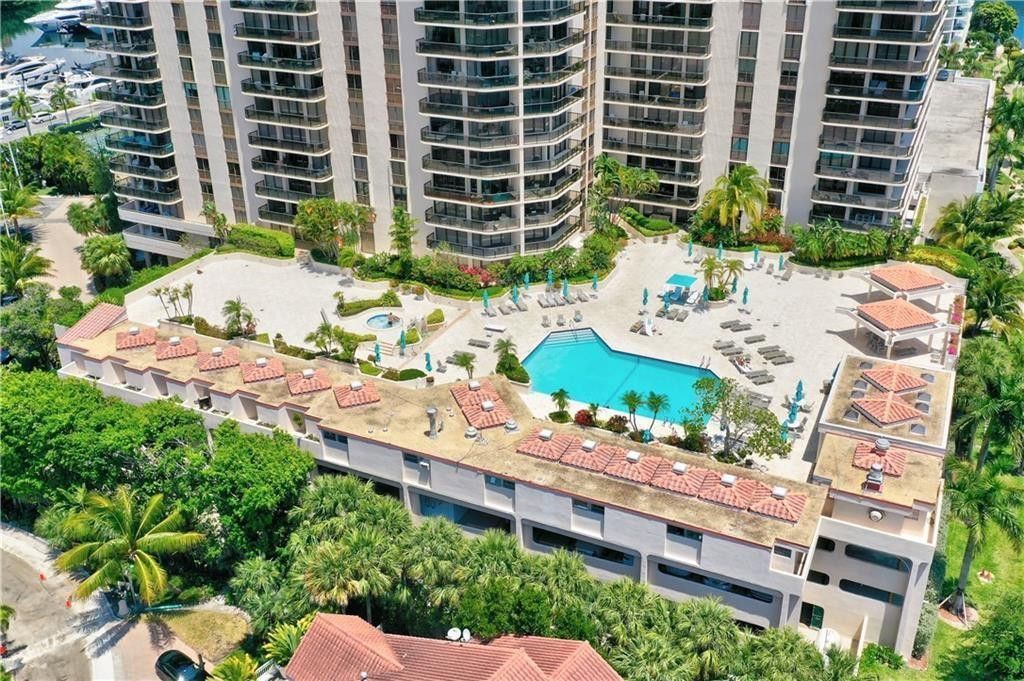 19667 Turnberry Way, Unit 20GR, Miami, FL 33180 Photo