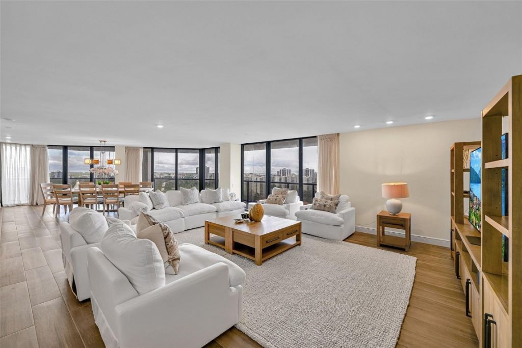 19667 Turnberry Way, Unit 20GR, Miami, FL 33180 Photo