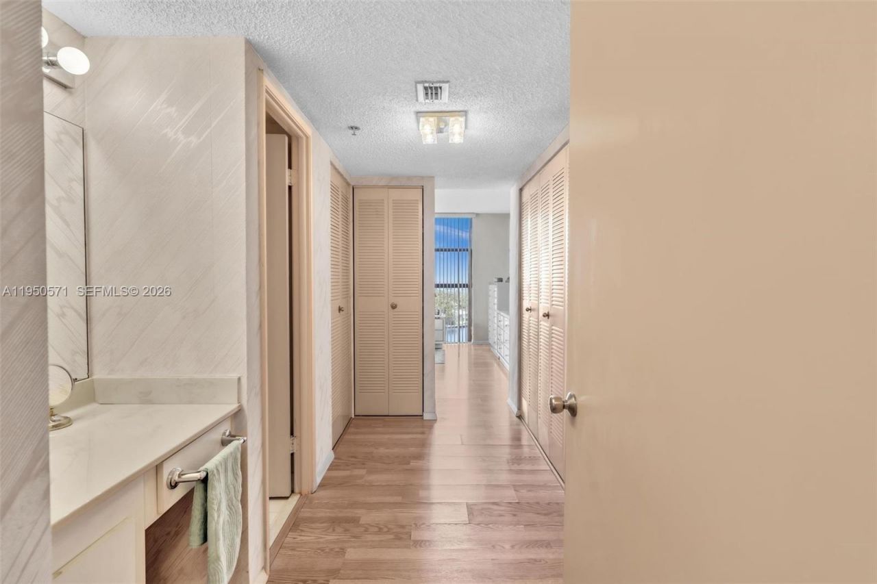 20505 E Country Club Dr, Unit 1533, Aventura, FL 33180 Photo