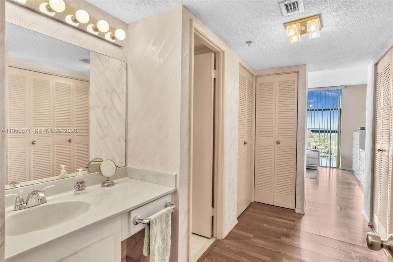 20505 E Country Club Dr, Unit 1533, Aventura, FL 33180 Photo