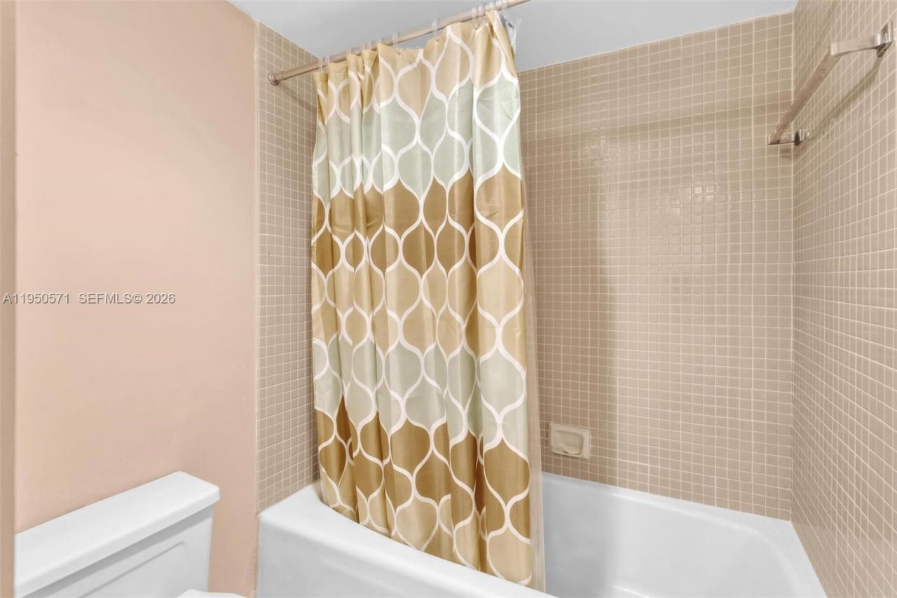 20505 E Country Club Dr, Unit 1533, Aventura, FL 33180 Photo