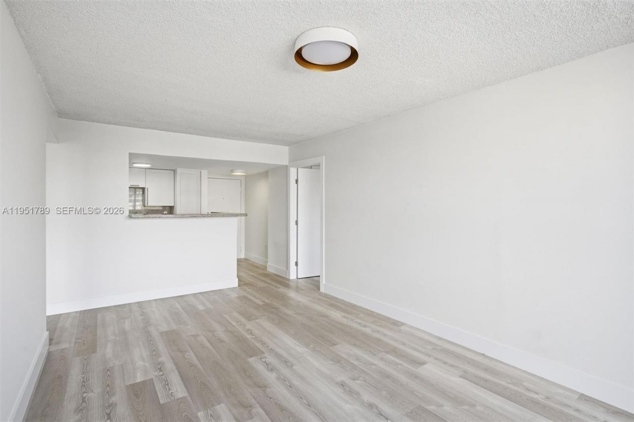 1010 NW 11th St, Unit 206, Miami, FL 33136 Photo