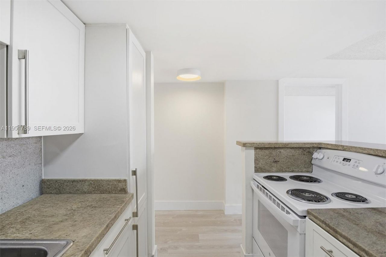 1010 NW 11th St, Unit 206, Miami, FL 33136 Photo