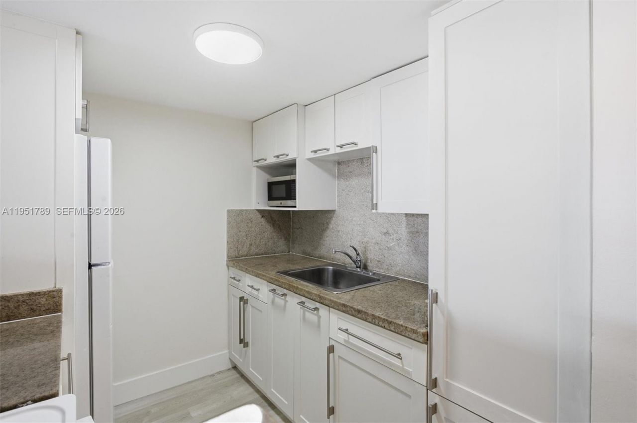 1010 NW 11th St, Unit 206, Miami, FL 33136 Photo