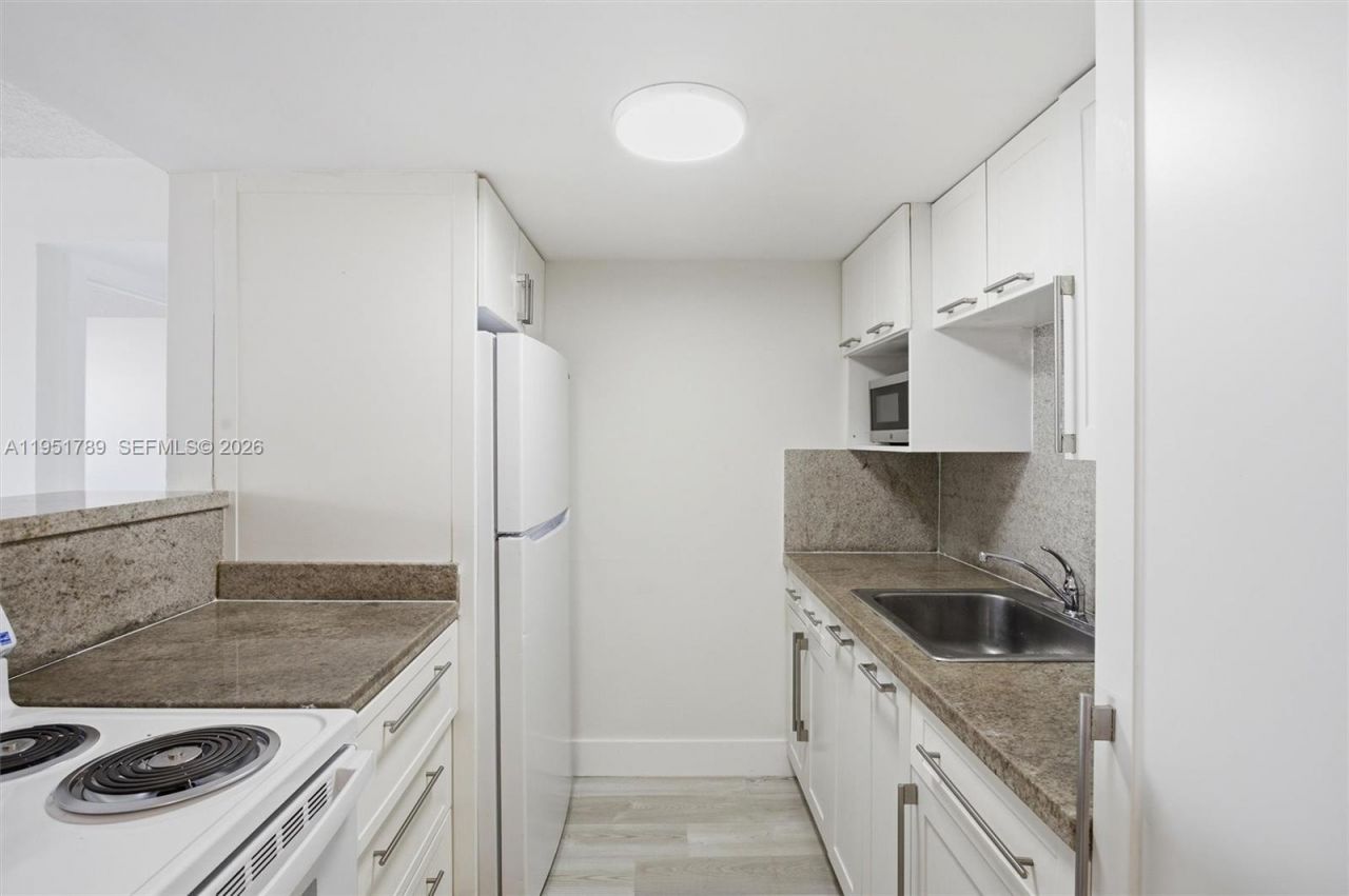 1010 NW 11th St, Unit 206, Miami, FL 33136 Photo