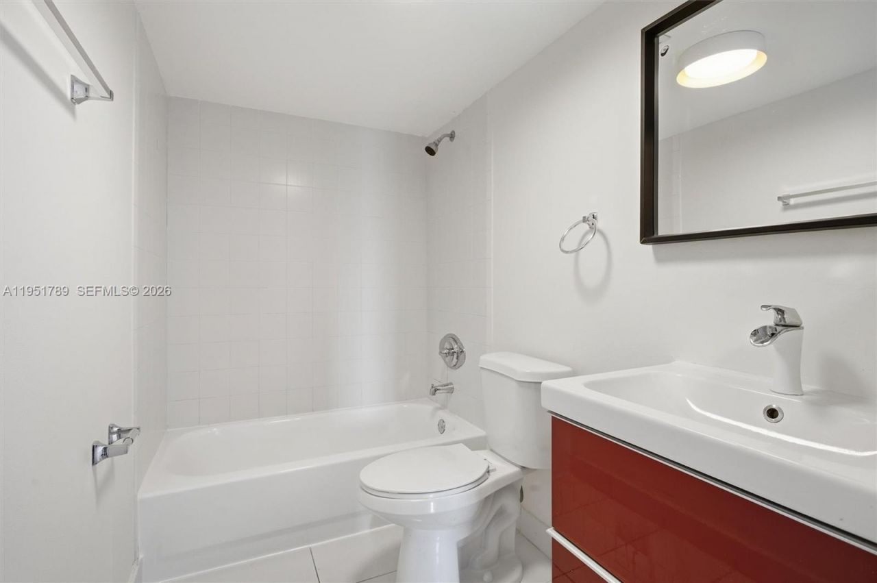 1010 NW 11th St, Unit 206, Miami, FL 33136 Photo