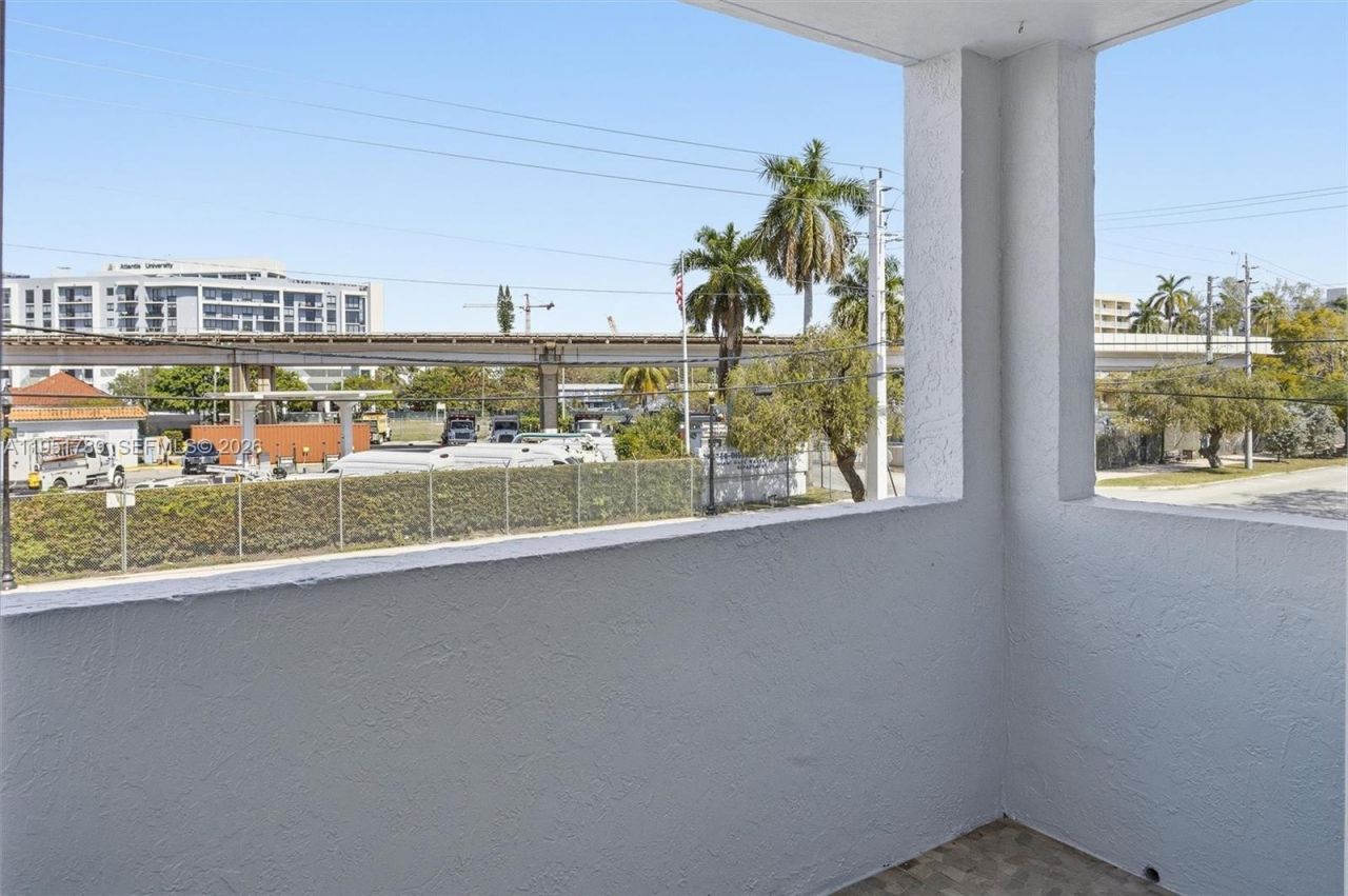 1010 NW 11th St, Unit 206, Miami, FL 33136 Photo