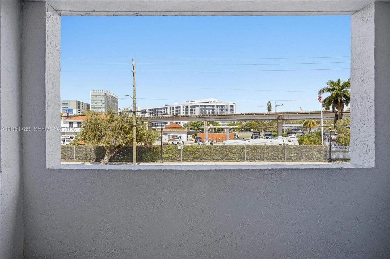 1010 NW 11th St, Unit 206, Miami, FL 33136 Photo