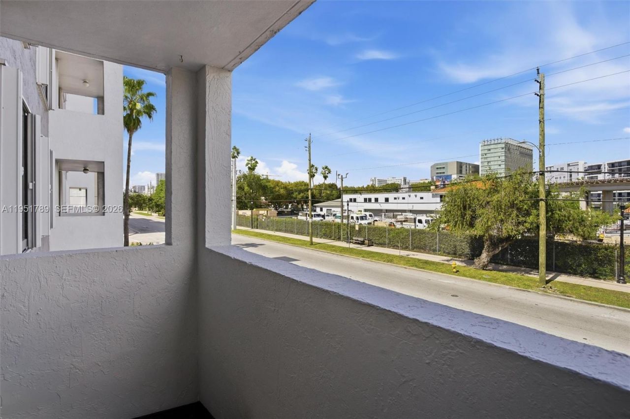 1010 NW 11th St, Unit 206, Miami, FL 33136 Photo