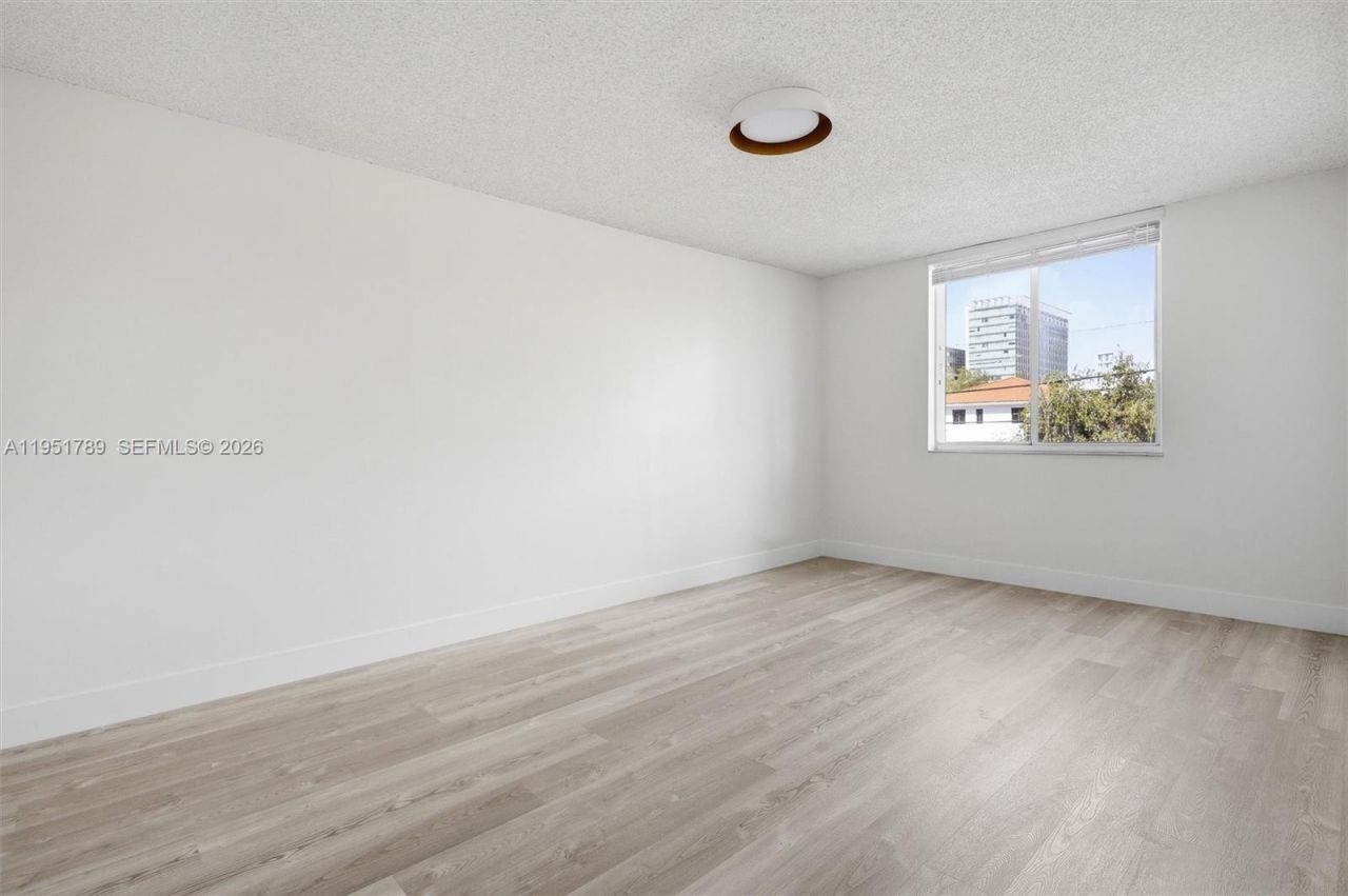 1010 NW 11th St, Unit 206, Miami, FL 33136 Photo