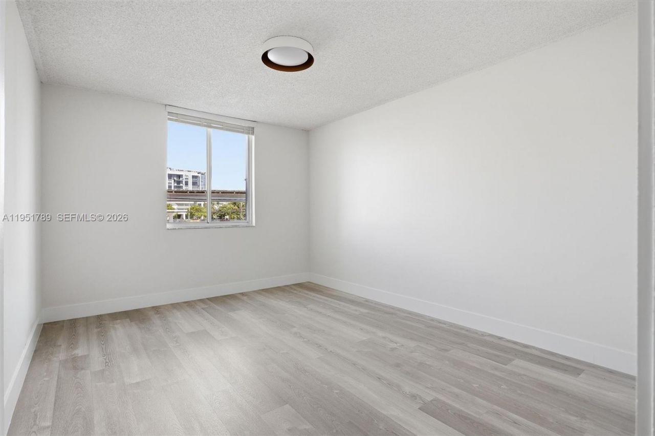 1010 NW 11th St, Unit 206, Miami, FL 33136 Photo